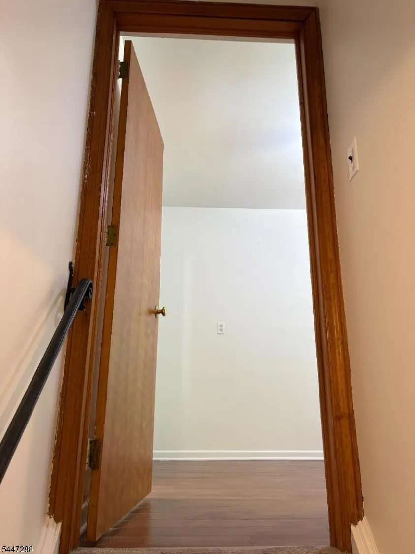 33 Longacre Drive Livingston, NJ 07039