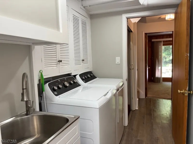 33 Longacre Drive Livingston, NJ 07039