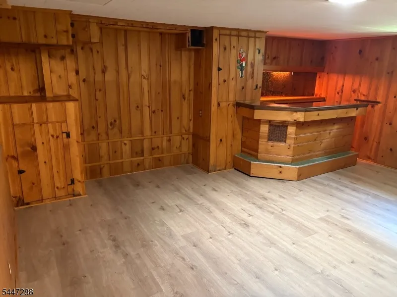 33 Longacre Drive Livingston, NJ 07039