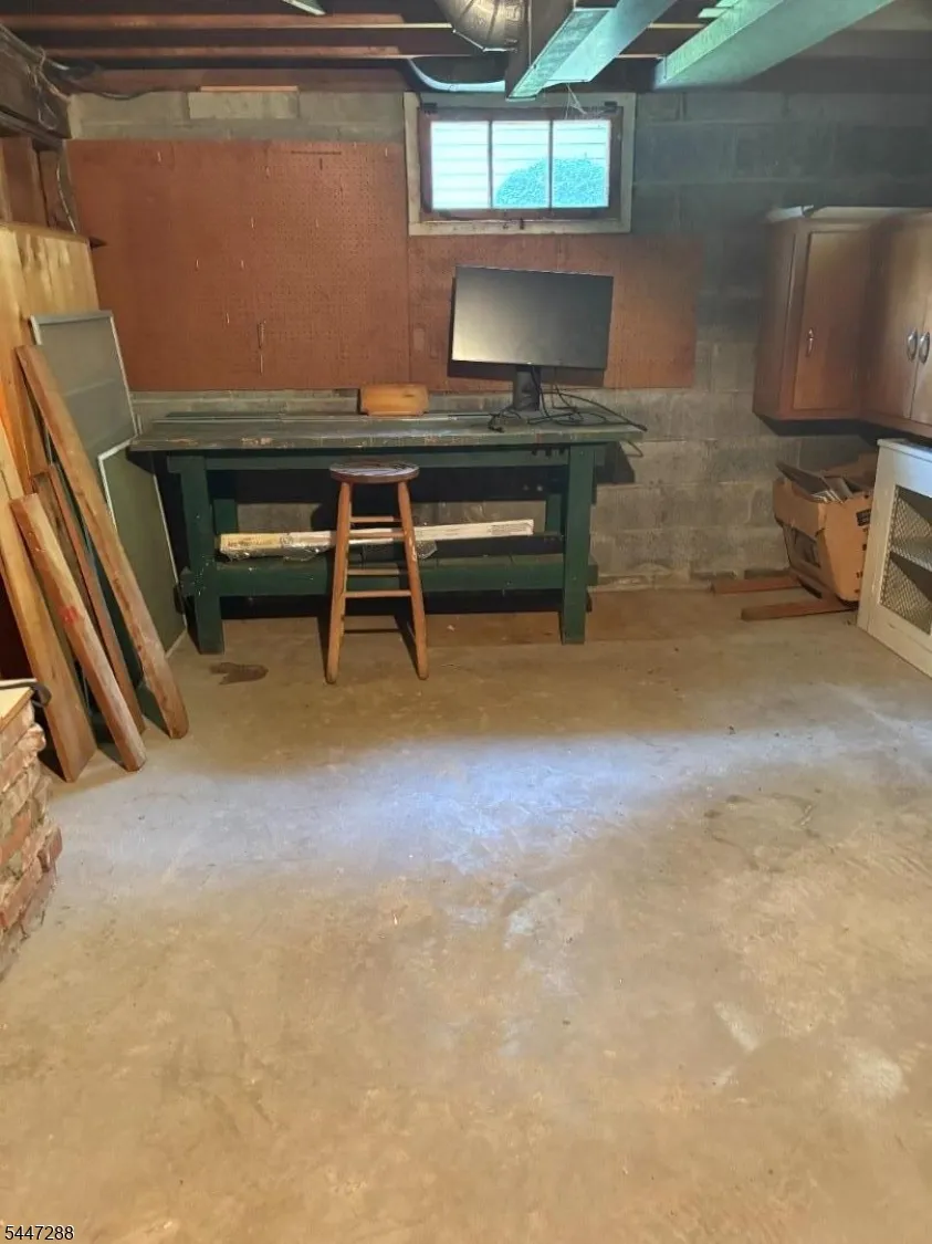 33 Longacre Drive Livingston, NJ 07039