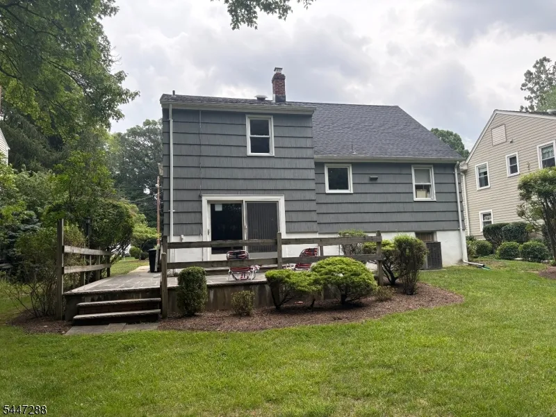 33 Longacre Drive Livingston, NJ 07039