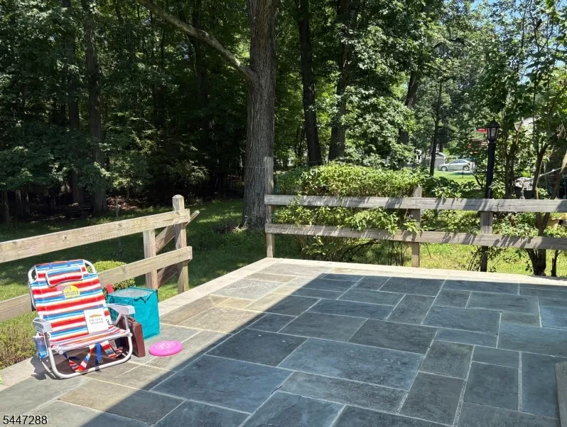 33 Longacre Drive Livingston, NJ 07039