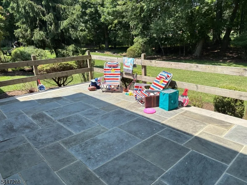 33 Longacre Drive Livingston, NJ 07039