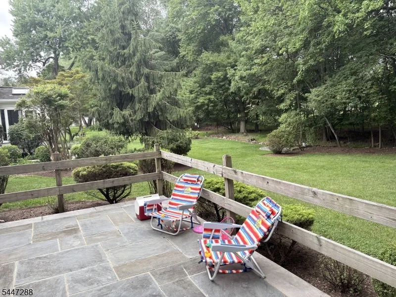33 Longacre Drive Livingston, NJ 07039