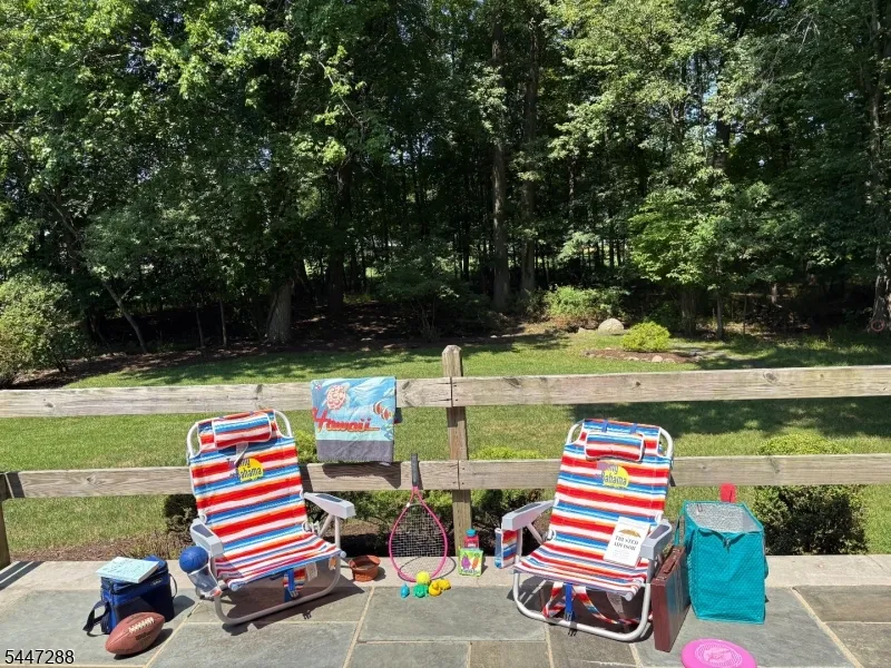 33 Longacre Drive Livingston, NJ 07039