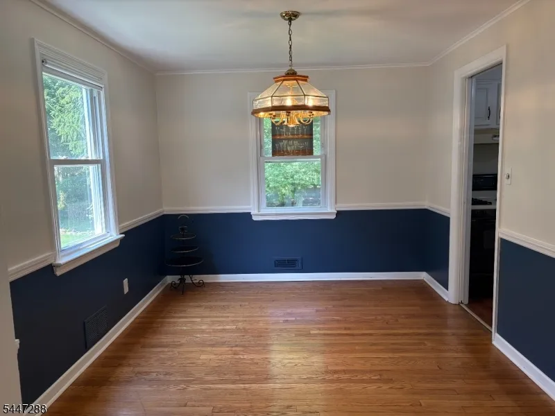 33 Longacre Drive Livingston, NJ 07039