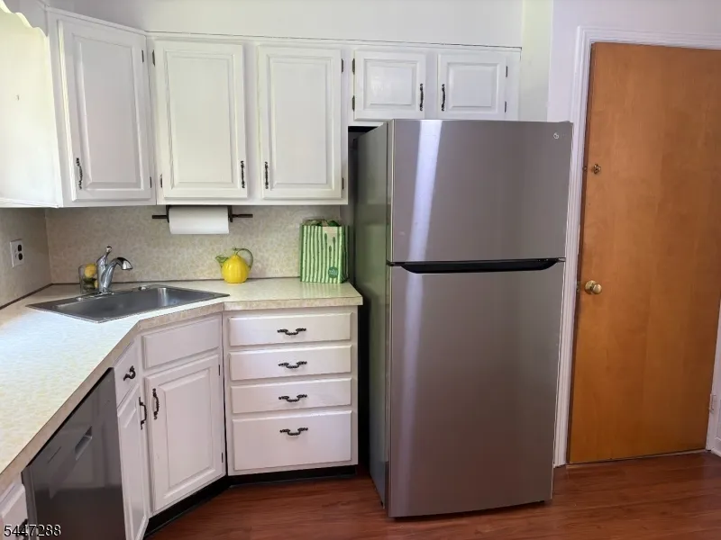 33 Longacre Drive Livingston, NJ 07039