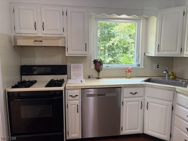 33 Longacre Drive Livingston, NJ 07039