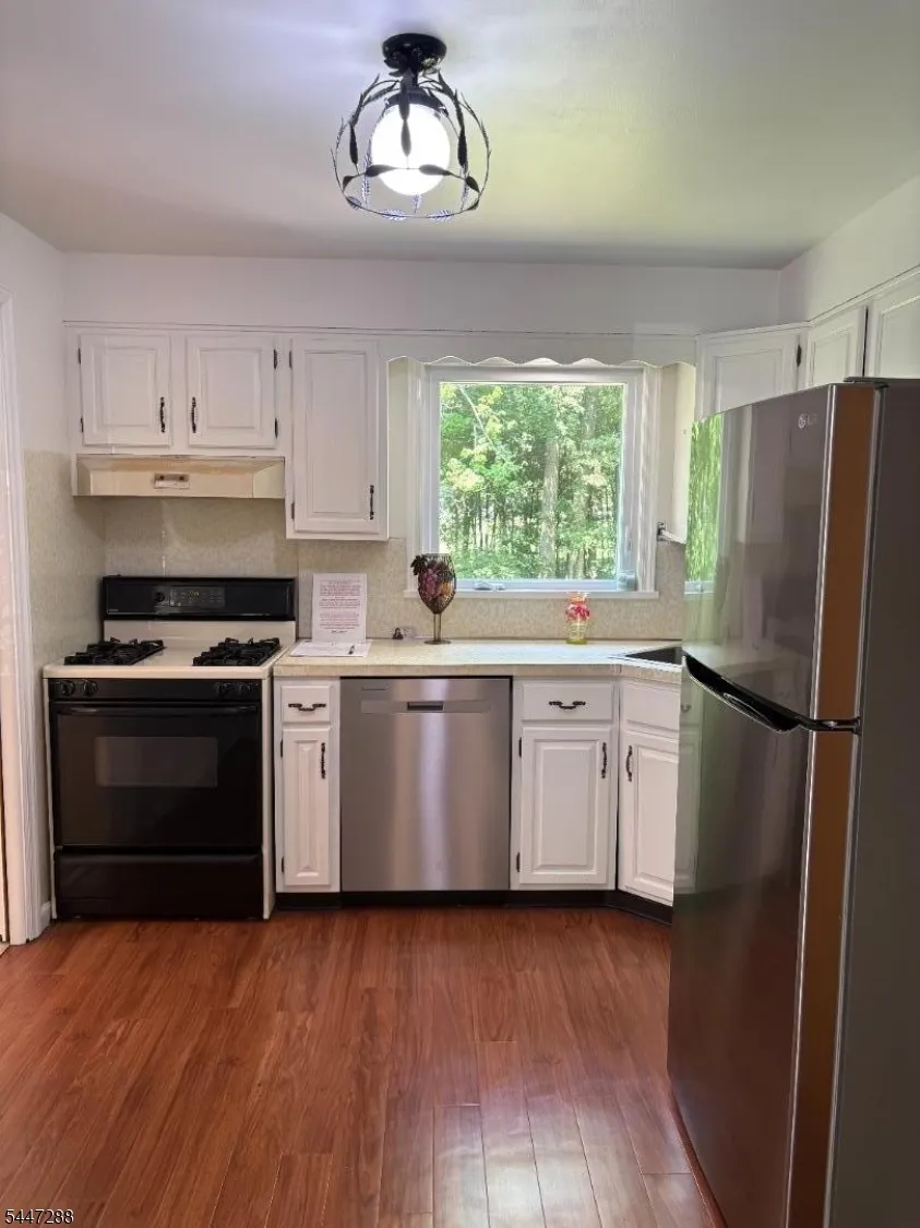 33 Longacre Drive Livingston, NJ 07039