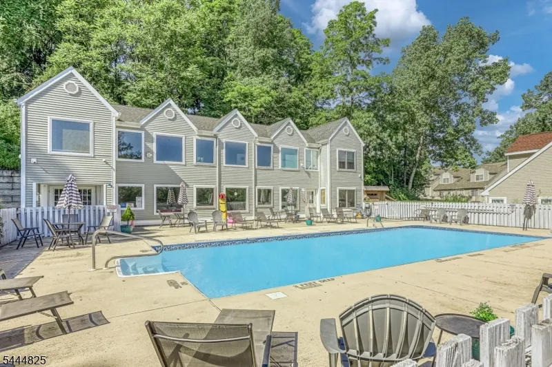 158 Falcon Ridge Way #158 Unit 158 Hamburg, NJ 07419