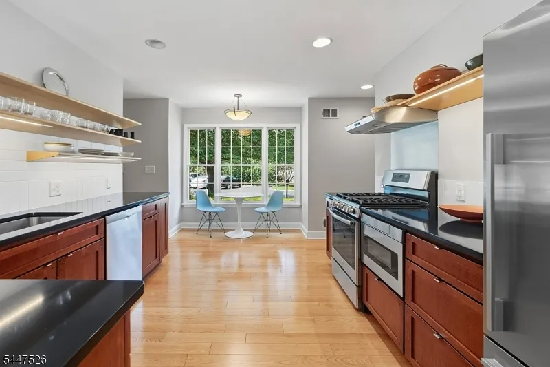 47 Hedge Row Rd Plainsboro, NJ 08540