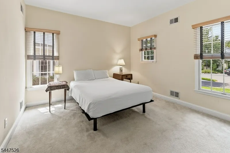 47 Hedge Row Rd Plainsboro, NJ 08540