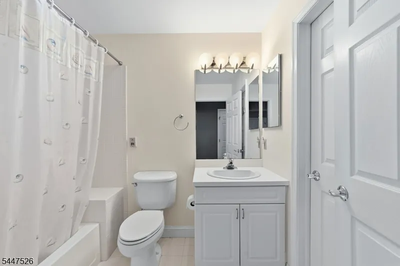 47 Hedge Row Rd Plainsboro, NJ 08540