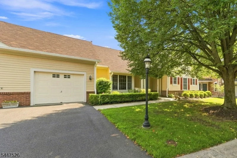 47 Hedge Row Rd Plainsboro, NJ 08540