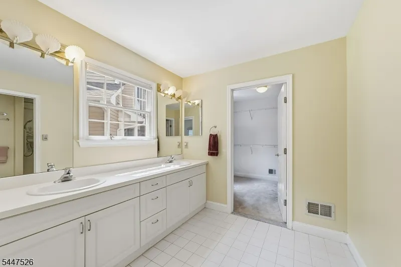 47 Hedge Row Rd Plainsboro, NJ 08540