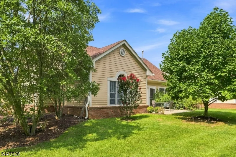 47 Hedge Row Rd Plainsboro, NJ 08540