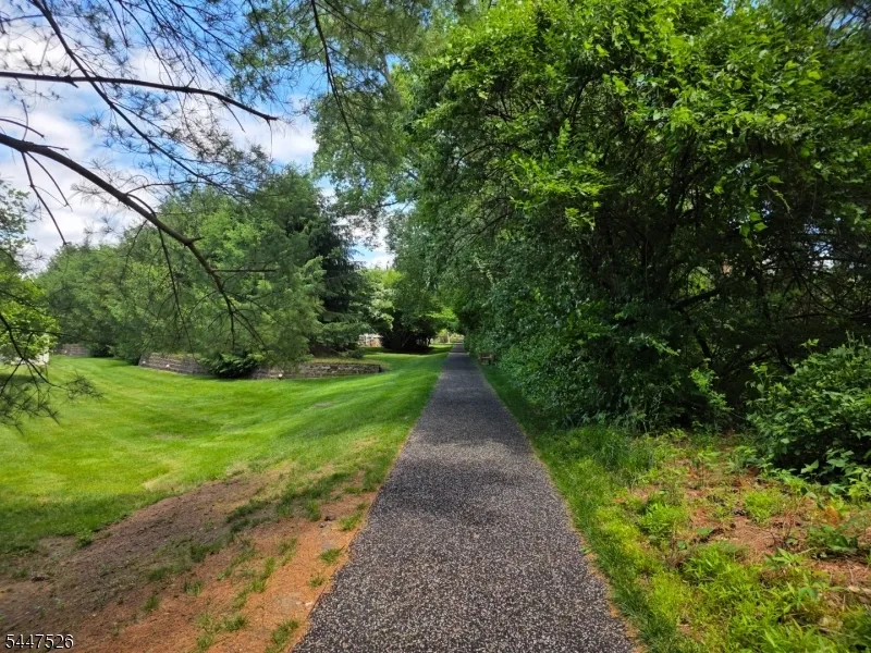 47 Hedge Row Rd Plainsboro, NJ 08540