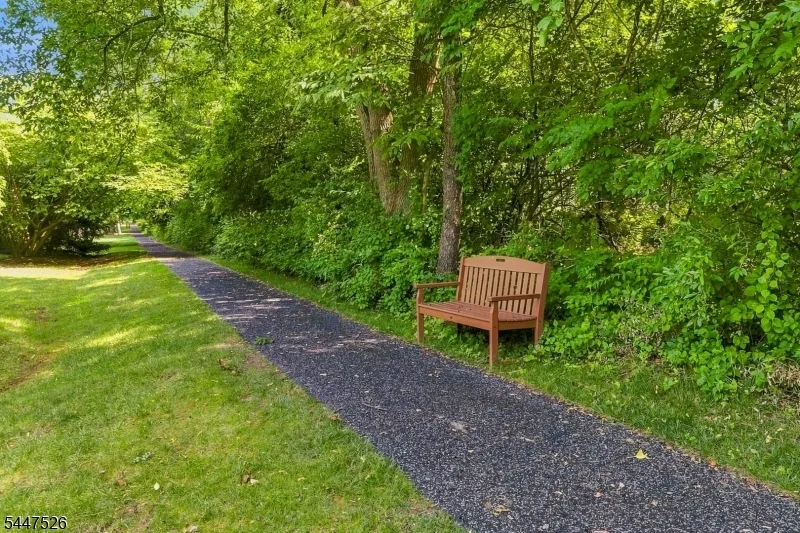 47 Hedge Row Rd Plainsboro, NJ 08540