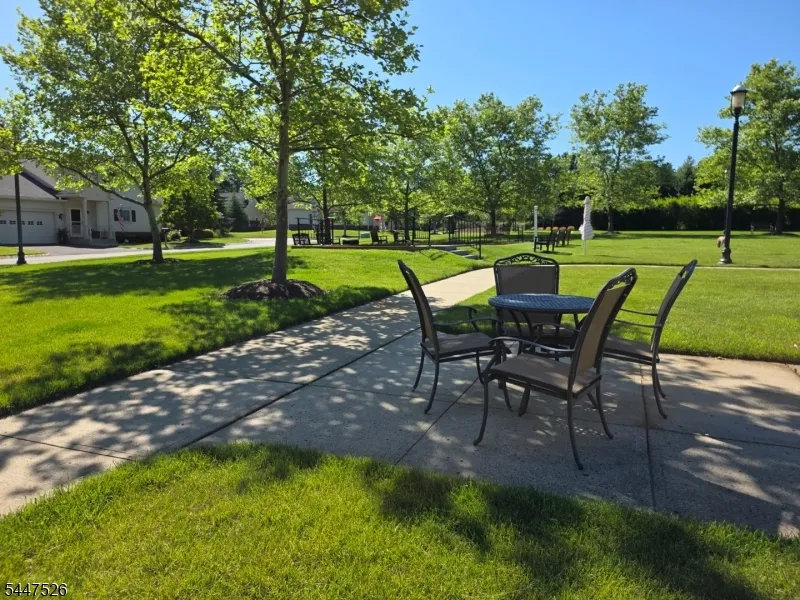 47 Hedge Row Rd Plainsboro, NJ 08540