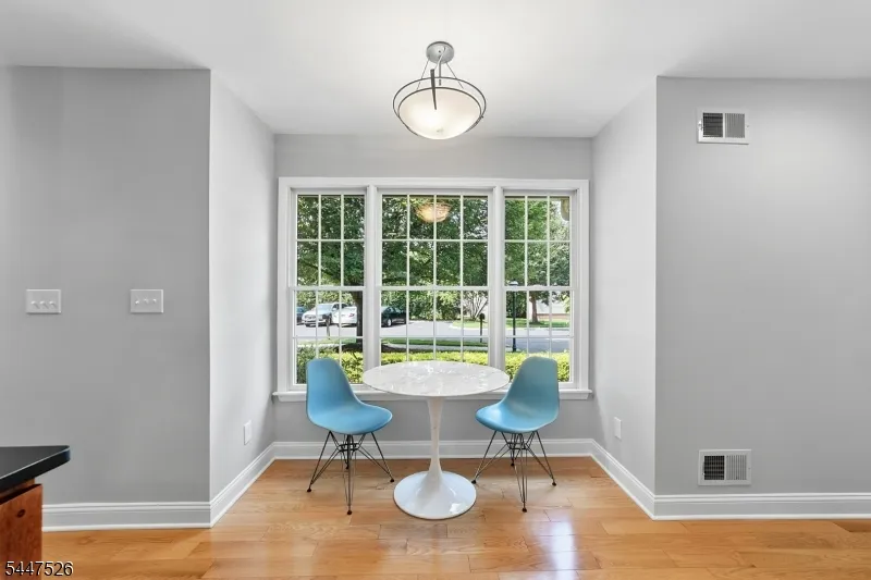 47 Hedge Row Rd Plainsboro, NJ 08540
