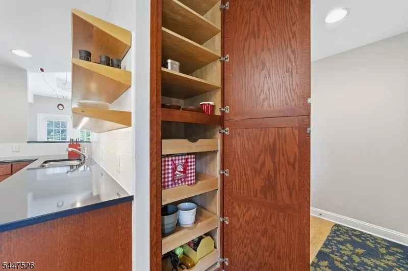 47 Hedge Row Rd Plainsboro, NJ 08540