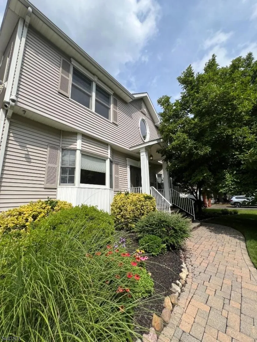 41 Circle Dr Paramus, NJ 07652