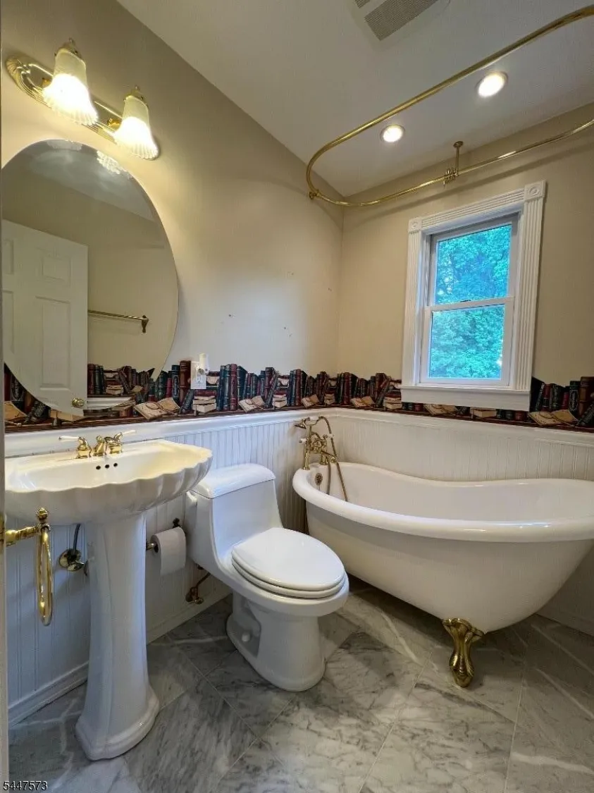41 Circle Dr Paramus, NJ 07652