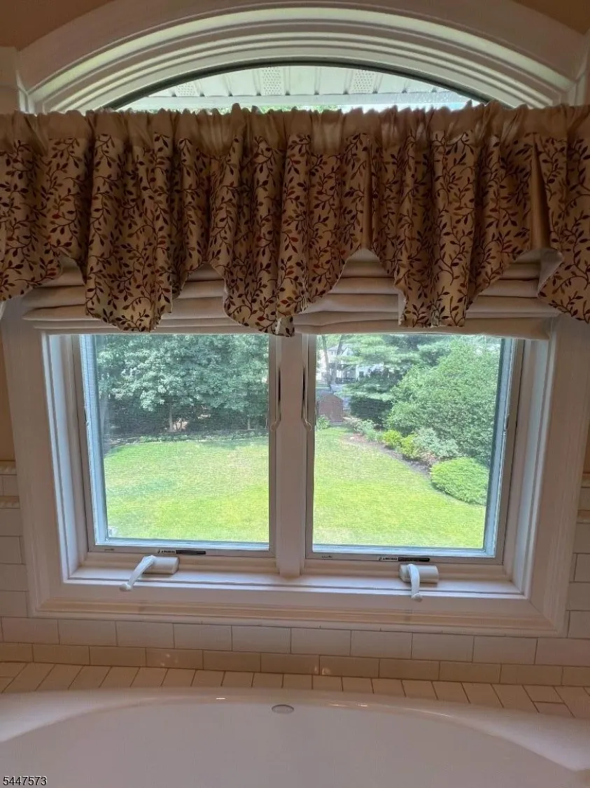 41 Circle Dr Paramus, NJ 07652