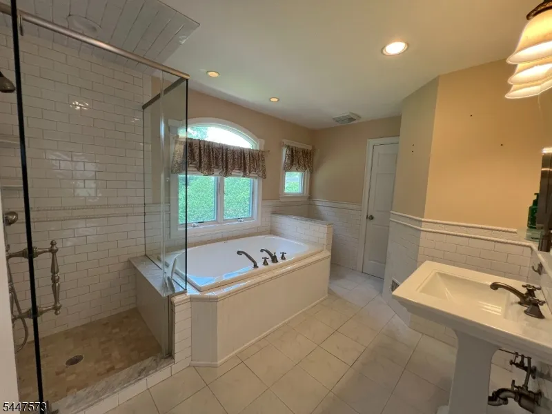 41 Circle Dr Paramus, NJ 07652