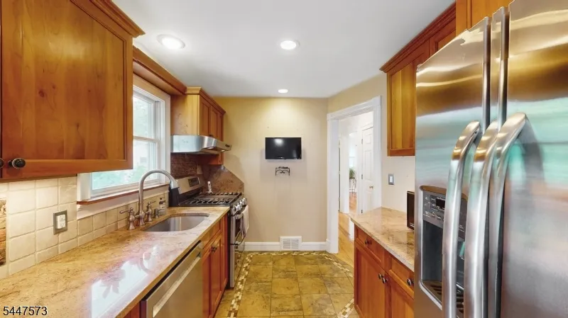 41 Circle Dr Paramus, NJ 07652