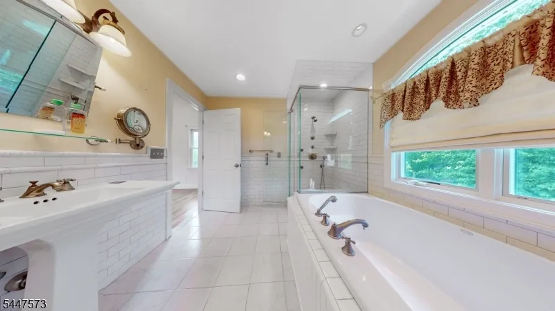 41 Circle Dr Paramus, NJ 07652