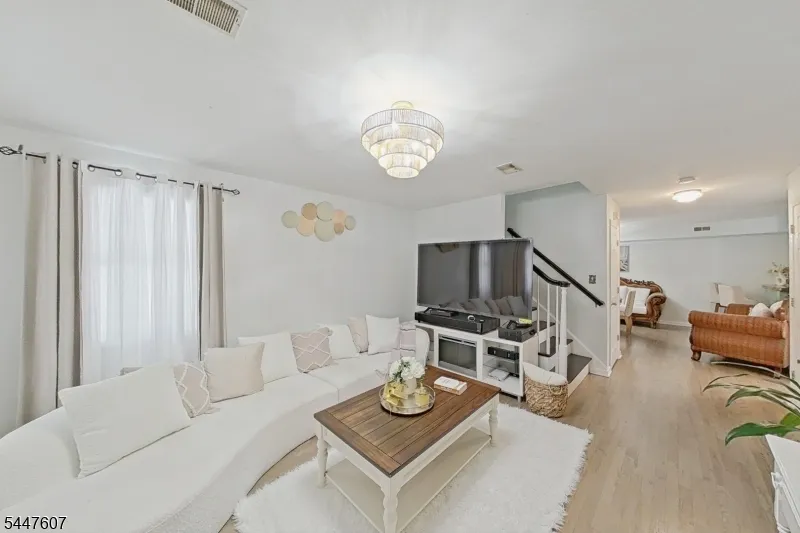337 18Th Ave Newark City, NJ 07108
