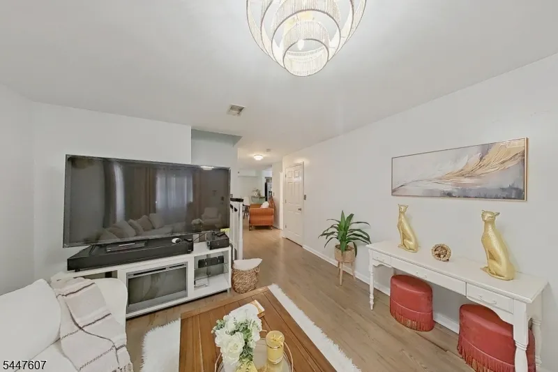 337 18Th Ave Newark City, NJ 07108