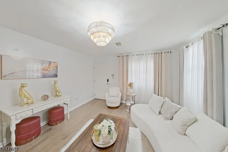 337 18Th Ave Newark City, NJ 07108