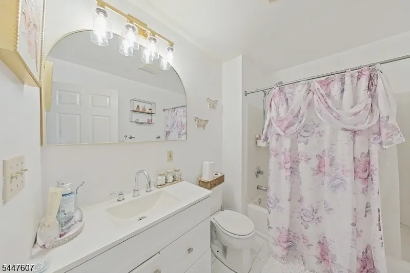 337 18Th Ave Newark City, NJ 07108
