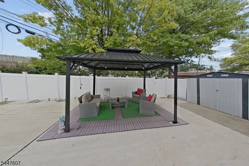 337 18Th Ave Newark City, NJ 07108