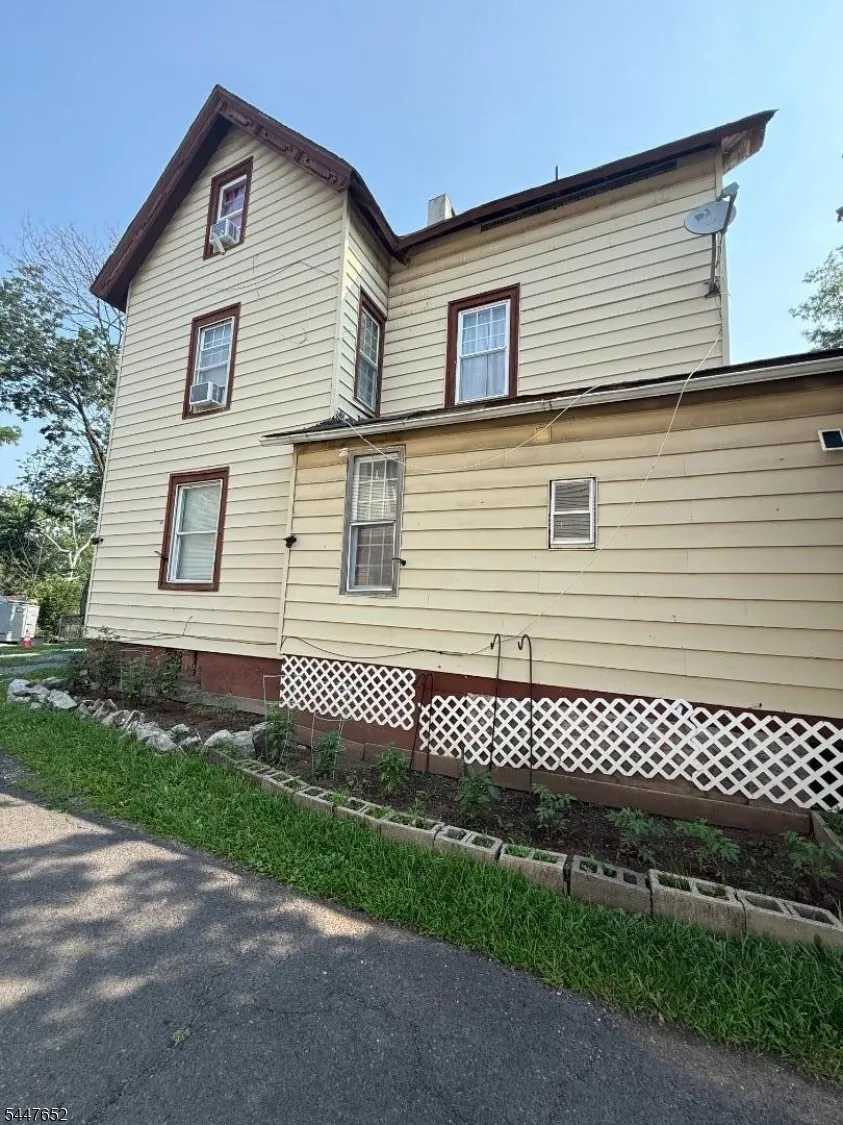 736 W Front St Plainfield City, NJ 07060