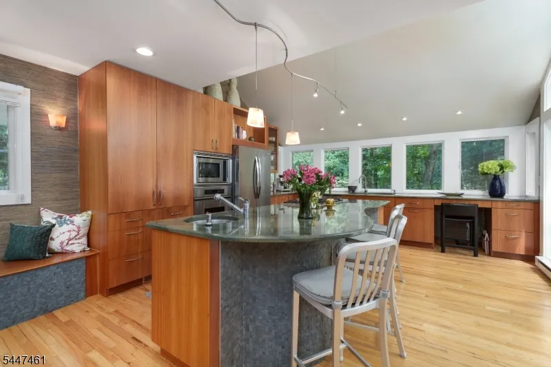30 Poor Farm Rd Hopewell, NJ 08534
