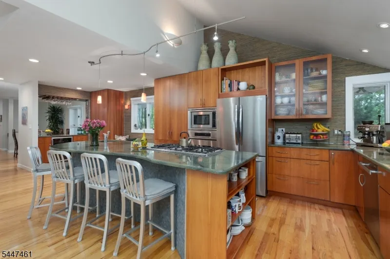 30 Poor Farm Rd Hopewell, NJ 08534