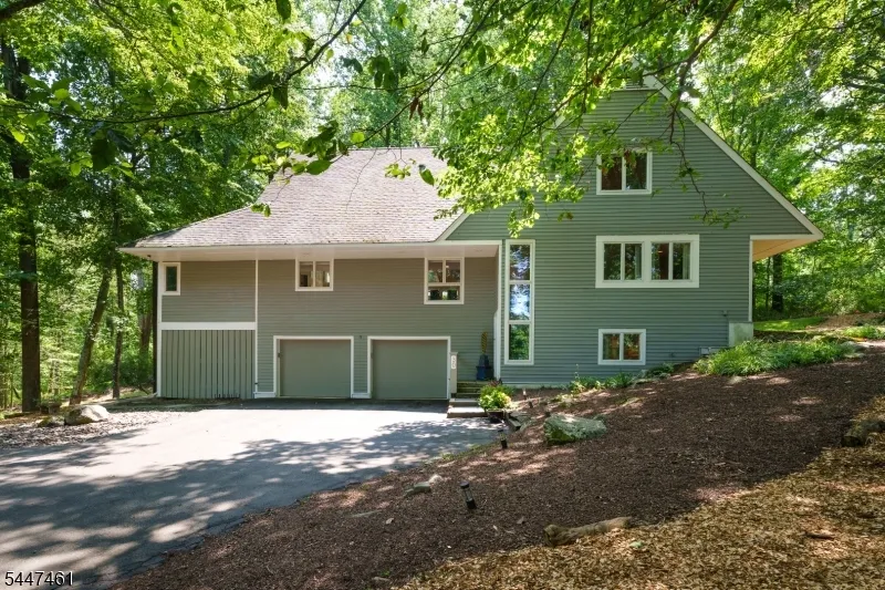 30 Poor Farm Rd Hopewell, NJ 08534