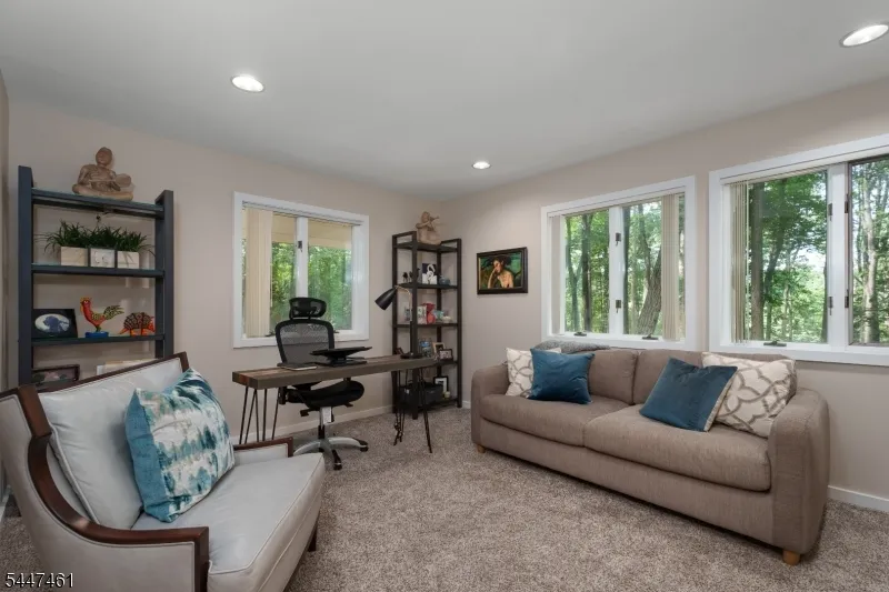 30 Poor Farm Rd Hopewell, NJ 08534