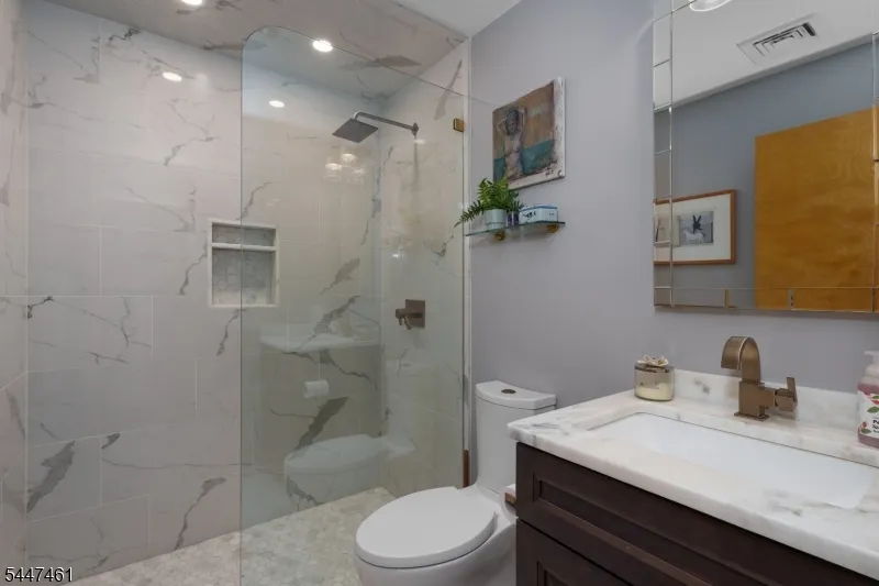 30 Poor Farm Rd Hopewell, NJ 08534
