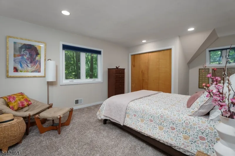 30 Poor Farm Rd Hopewell, NJ 08534
