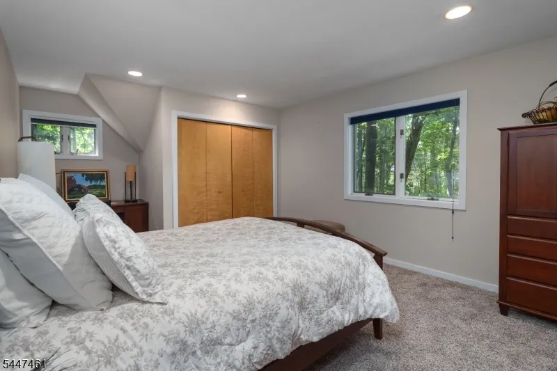 30 Poor Farm Rd Hopewell, NJ 08534