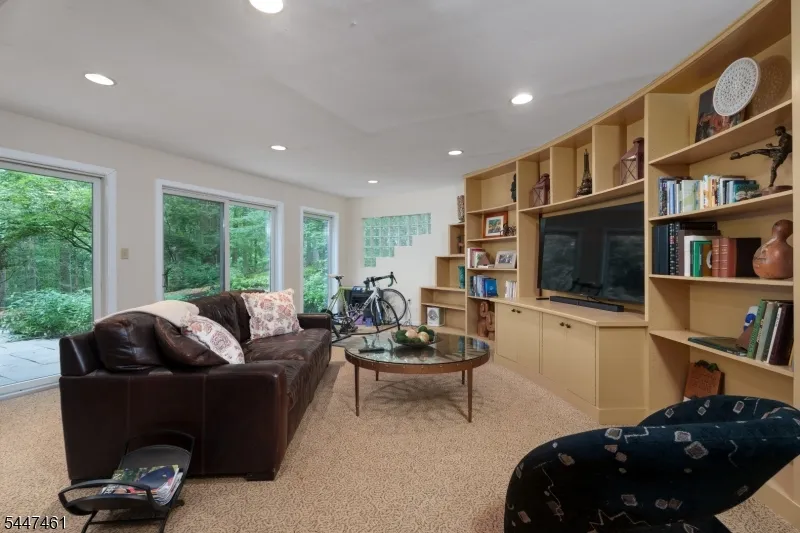 30 Poor Farm Rd Hopewell, NJ 08534