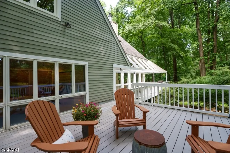 30 Poor Farm Rd Hopewell, NJ 08534