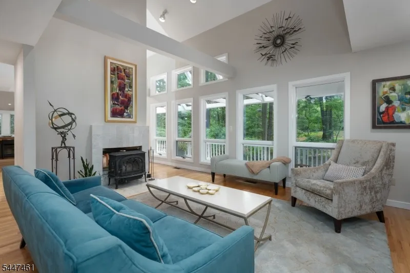 30 Poor Farm Rd Hopewell, NJ 08534