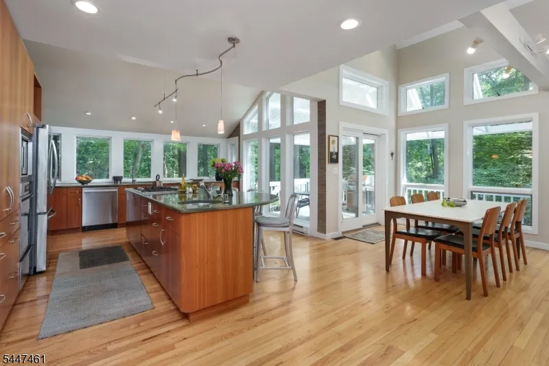 30 Poor Farm Rd Hopewell, NJ 08534
