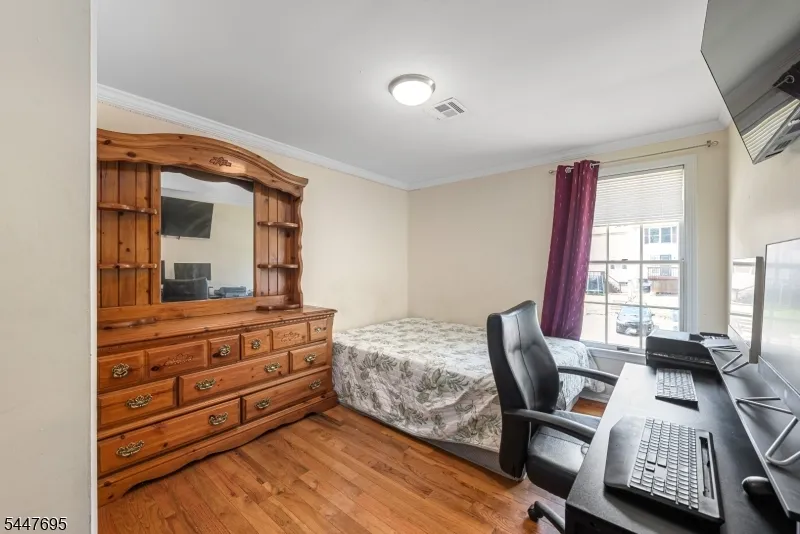 4 Dandridge Dr Newark City, NJ 07108