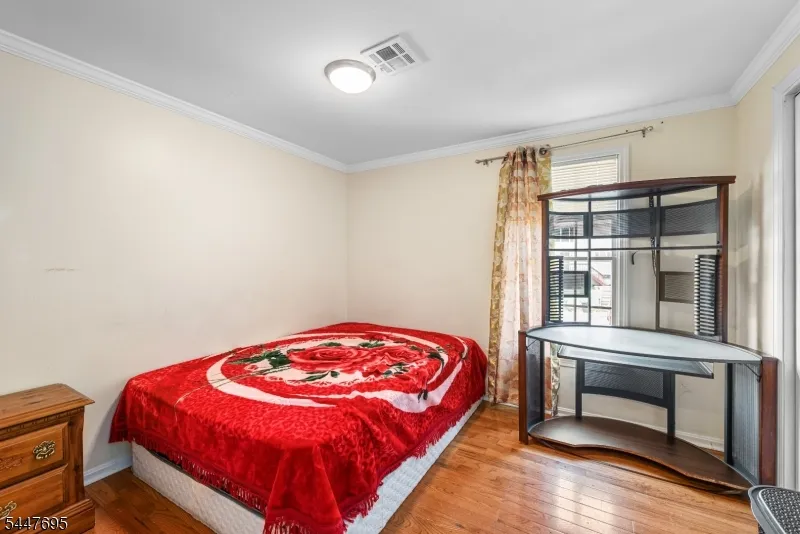 4 Dandridge Dr Newark City, NJ 07108